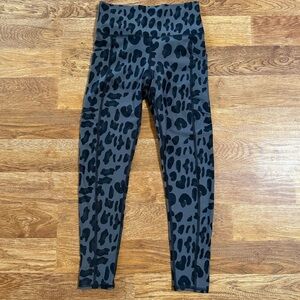 SAVVI Leopard Print Women’s Leggings size M with pockets